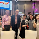 正副秘书、秀玉与小小书迷俱乐部主讲老师合影